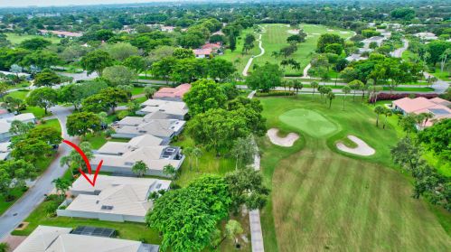 24 Gln Dr, Boynton Beach FL 33436-6208 exterior