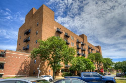 1000 53rd St, Chicago IL 60615-4369 exterior