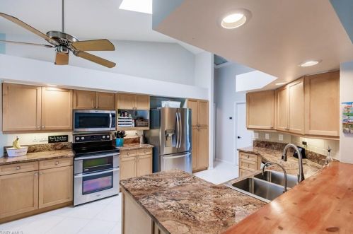 191 Old Tamiami Trl, Naples FL exterior