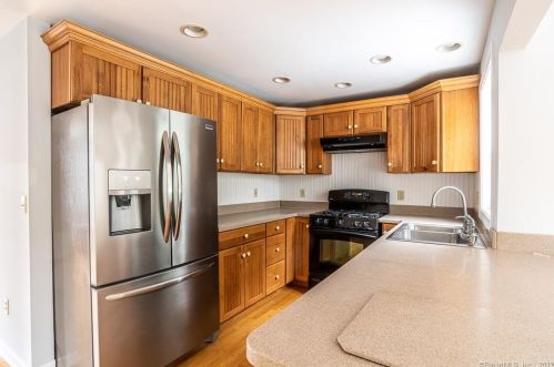 5 Arbor Dr, Norwalk CT 06854-3407 exterior