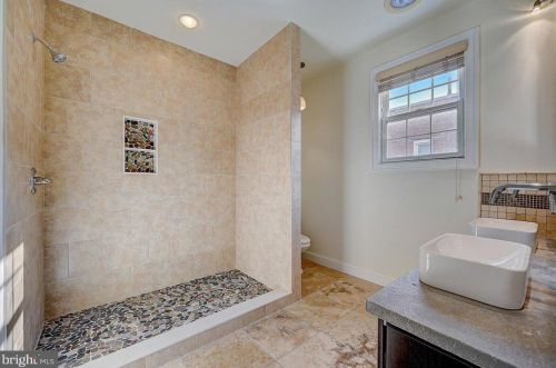 985 6th St, Philadelphia PA  19123-1405 exterior