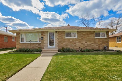 2220 Jackson St, Waukegan IL 60085-7354 exterior