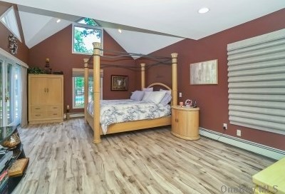 8 White Spruce Cir, Commack NY 11725-4323 exterior