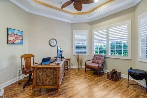 372 Mallory Ct, Naples FL 34110-7042 exterior