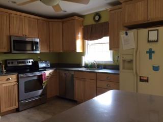 12 Poplar Dr, Seymour, CT 06483-2442