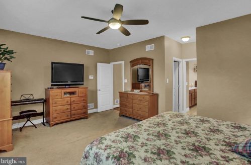 296 Friendly Dr, Hanover PA 17331 exterior