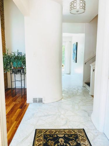 500 Fox Dale Ct, Milwaukee, WI 53217-3928