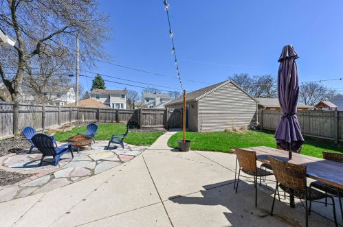 2110 91st St, Milwaukee WI  53226-2604 exterior