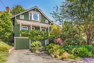 2330 30 Ave, Seattle WA  98144-5513 exterior