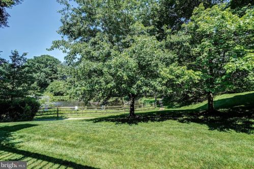 9400 Fox Hollow Dr, Rockville MD 20854-2083 exterior