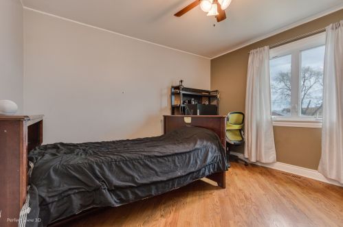 8020 Kilbourn Ave, Chicago IL 60646-5020 exterior