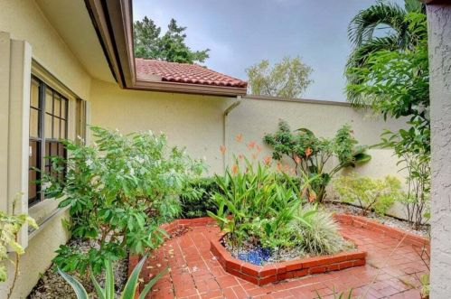 5655 Parkwalk Cir, Boynton Beach FL 33472-2314 exterior