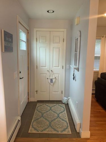 22 Dixon St, Middletown, RI 02840-4039