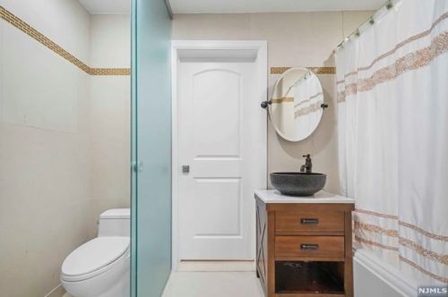 3 Pne Ter, Demarest NJ 07627-1214 exterior