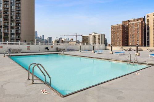 1122 Clark St, Chicago IL 60610-2159 exterior