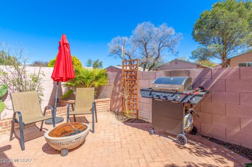 8845 Apple Tree Dr, Tucson AZ  85730-4660 exterior