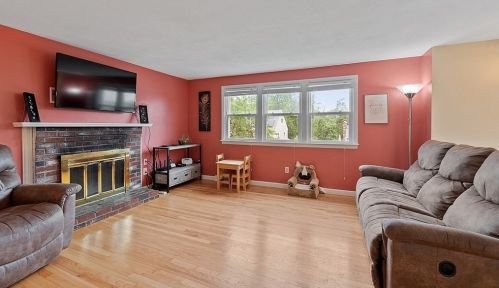 7 Green Farms Rd, Worcester, MA 01605-1001