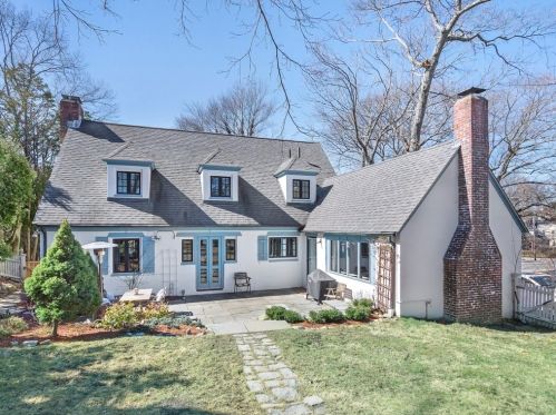 238 Winchester St, Newton MA 02461-2042 exterior