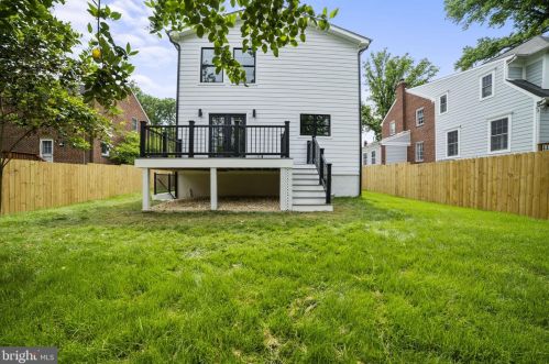 1505 Crestwood Dr, Alexandria VA  22302-2303 exterior