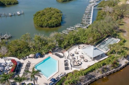 535 Club Side Dr, Naples FL 34110-6018 exterior