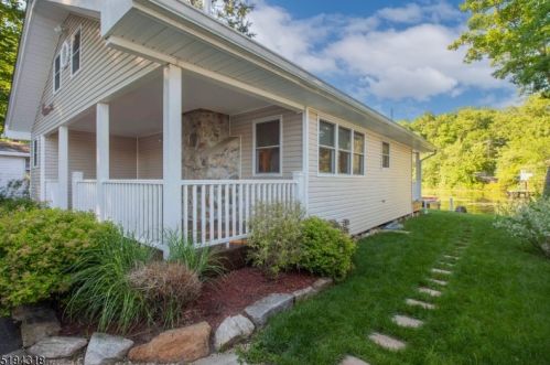 14 Hilltop Rd, Andover NJ  07821-2936 exterior