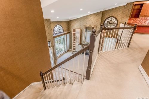 206 Windwatch Dr, Hauppauge NY 11788-3349 exterior