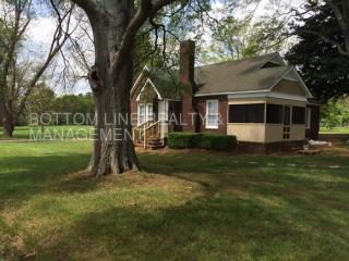 5901 Hewitt Dr, Charlotte NC  28269-3032 exterior