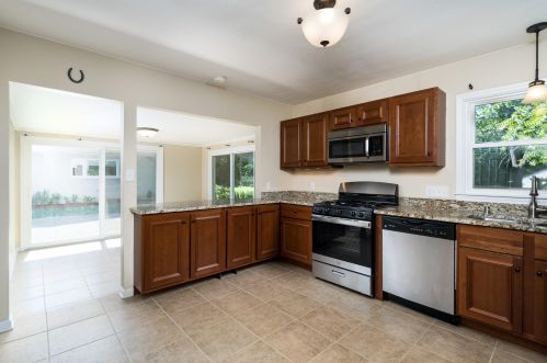 219 Daphne Rd, Milwaukee WI 53209-3346 exterior