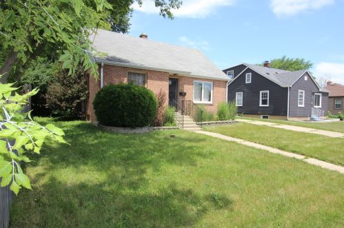 2416 Melrose Ave, Waukegan, IL 60085-5045