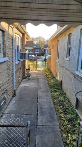 7624 Michigan Ave, Chicago IL 60628-6829 exterior