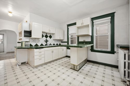 2029 29th St, Milwaukee, WI 53215-2231