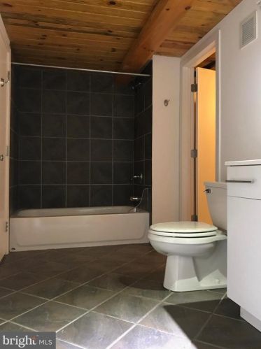 1027 Arch St, Philadelphia PA  19107-2317 exterior