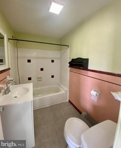 1924 4 St, Philadelphia PA 19122-2206 exterior