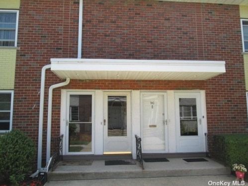 142 Farber Dr, Babylon NY 11704-5160 exterior