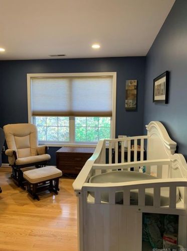 6 Linden Hts, Norwalk CT 06851-1552 exterior