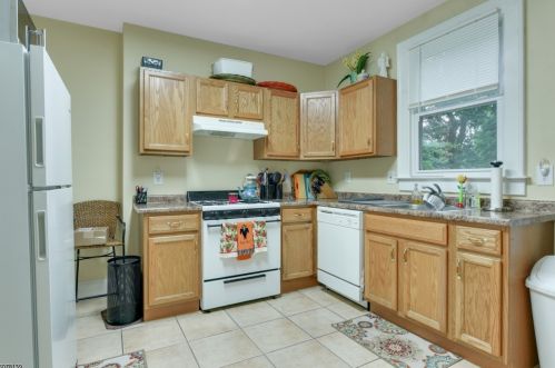 72 Chestnut St, Montclair NJ 07042-2945 exterior