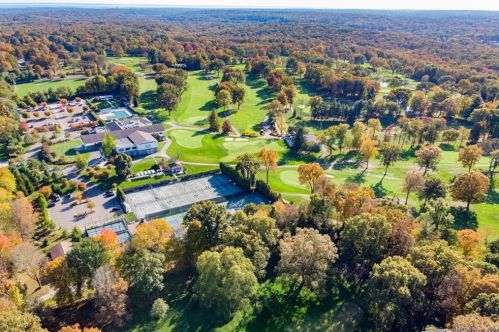 295 Chestnut Hl Rd, Wilton CT 06897-3501 exterior