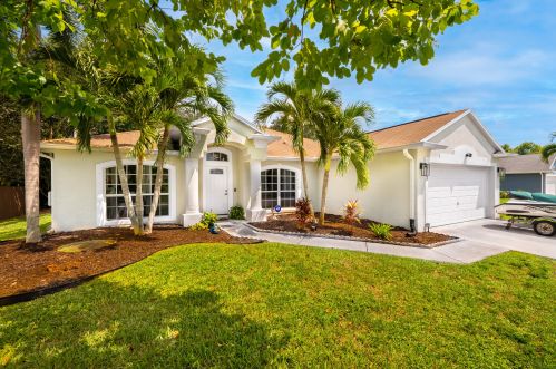 613 Stow Ter, Fort Pierce, FL 34984-6420