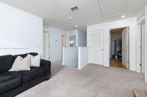 1680 Airoso Blvd, Fort Pierce FL  34984-3737 exterior