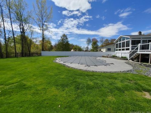 103 Fairfield Rd, Enfield CT 06082-5800 exterior