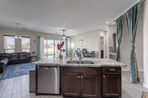 8603 16 Dr, Phoenix AZ 85041 exterior