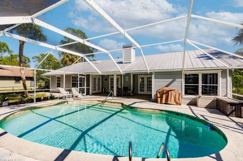 191 Old Tamiami Trl, Naples FL exterior