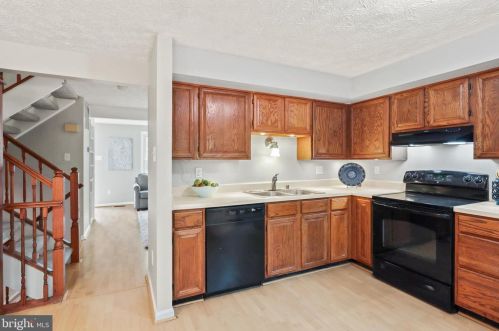 6023 Chicory Pl, Alexandria VA 22310-1795 exterior