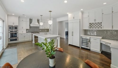 62 Dale Dr, Chatham Township NJ  07928-1639 exterior