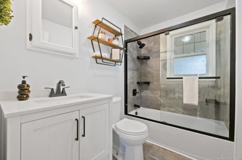 87 Thorpe Ave, Meriden CT 06450-4843 exterior