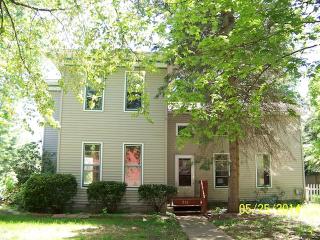 326 Plainwell St, Plainwell, MI 49080-1751