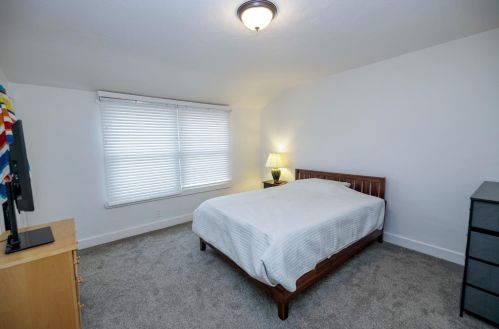 1267 Canal Dr, Turlock CA  95380-4159 exterior