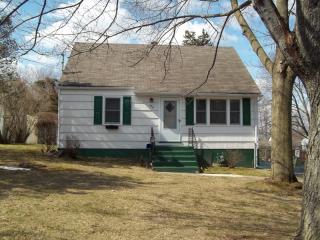 124 Elmhurst Dr, Delaware Park, NJ 08865-3511