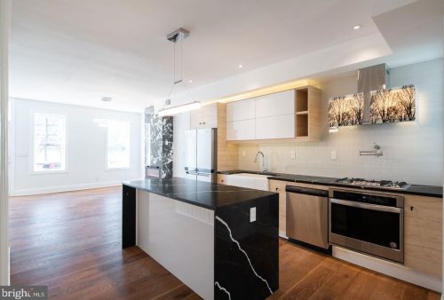 2833 Jackson St, Philadelphia PA  19145-2426 exterior