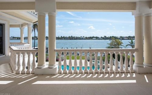 1947 8 St, Naples FL 34120-8402 exterior